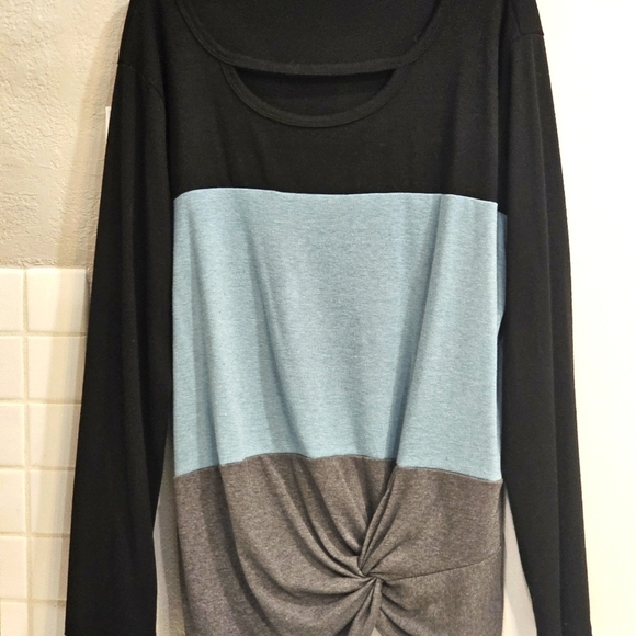Amazon Tunic with Cut out Neckline & Twist Knot Black, Blue & Gray. 2XL EUC - Picture 3 of 9